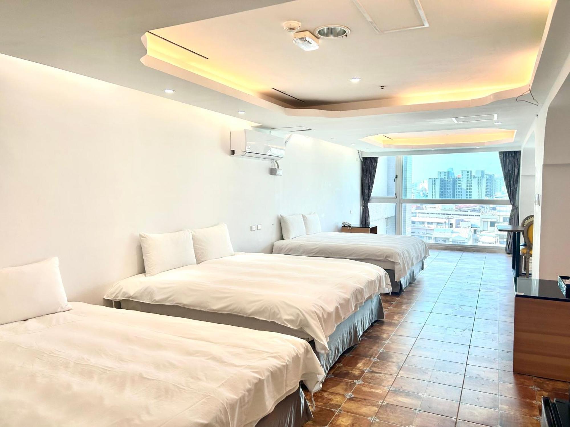 Hotel Champs Elysees Taichung Exterior photo